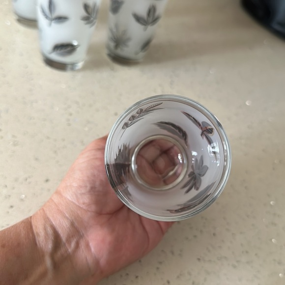 Vintage Set of Four Small Glasses - Picture 2 of 5